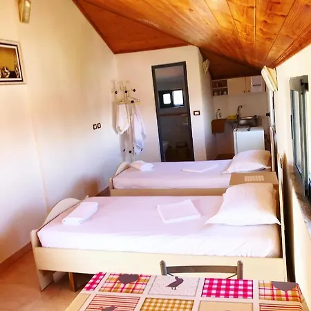 شقة Vila Aliaj Special Rooftop For Two *