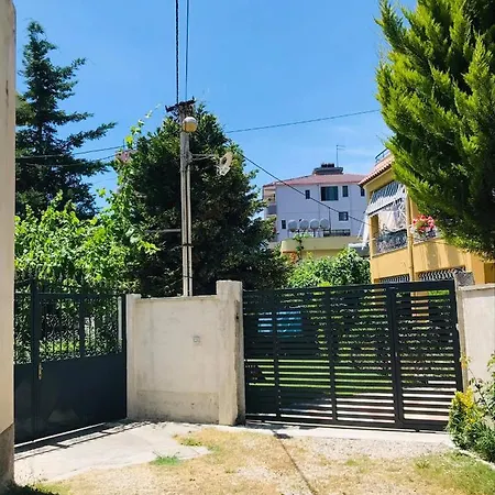 Apartment Vila Aliaj Special Rooftop For Two Durrës