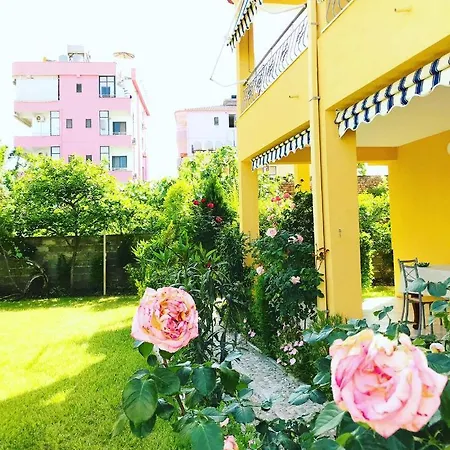 Vila Aliaj Special Rooftop For Two Appartamento Durrës