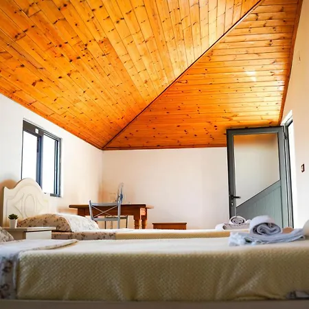 Vila Aliaj Special Rooftop For Two شقة