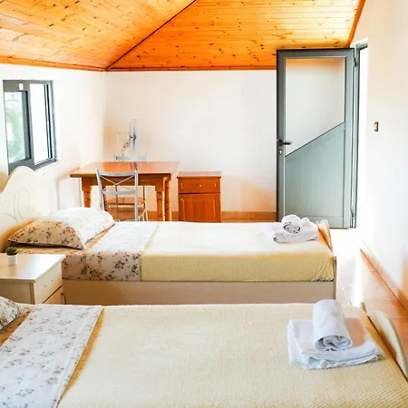 Vila Aliaj Special Rooftop For Two 아파트 Durrës